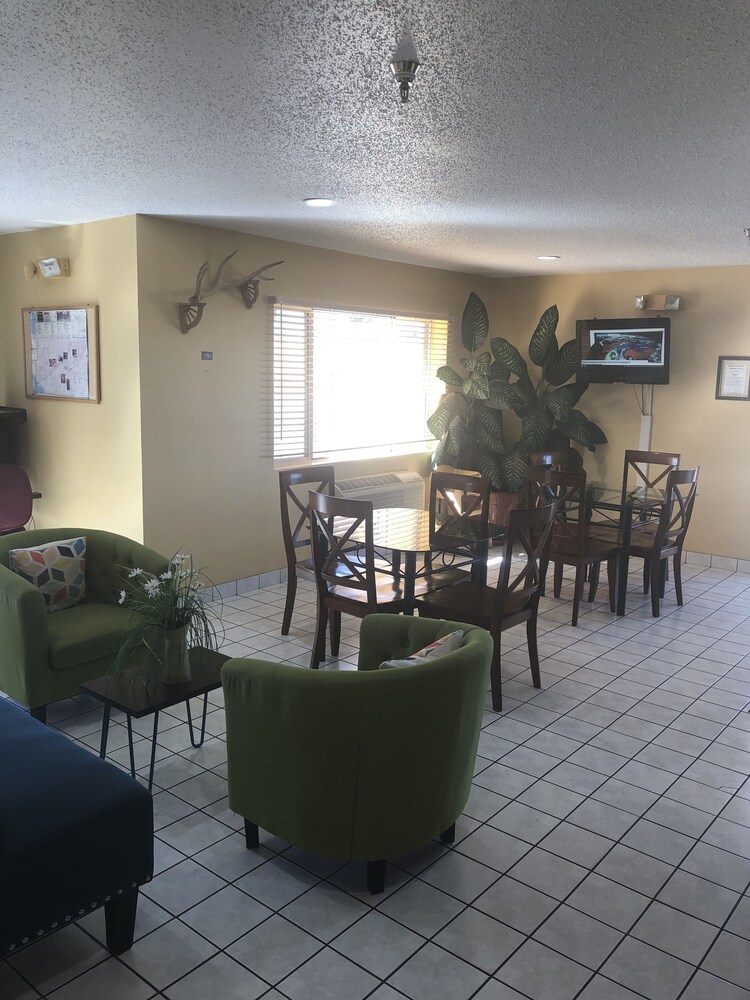 Super 8 by Wyndham Florence CO - photo 2