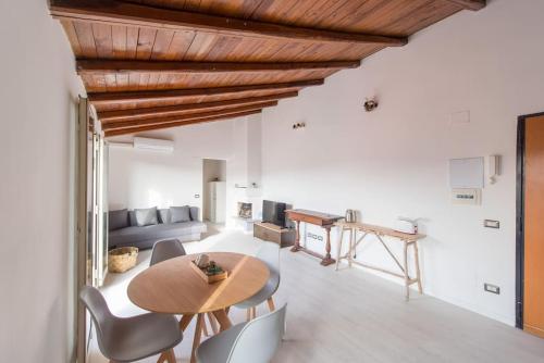 San Peter's Cosy Renovated Penthouse — 4-Star Luxury Hotel in Rome, Italy