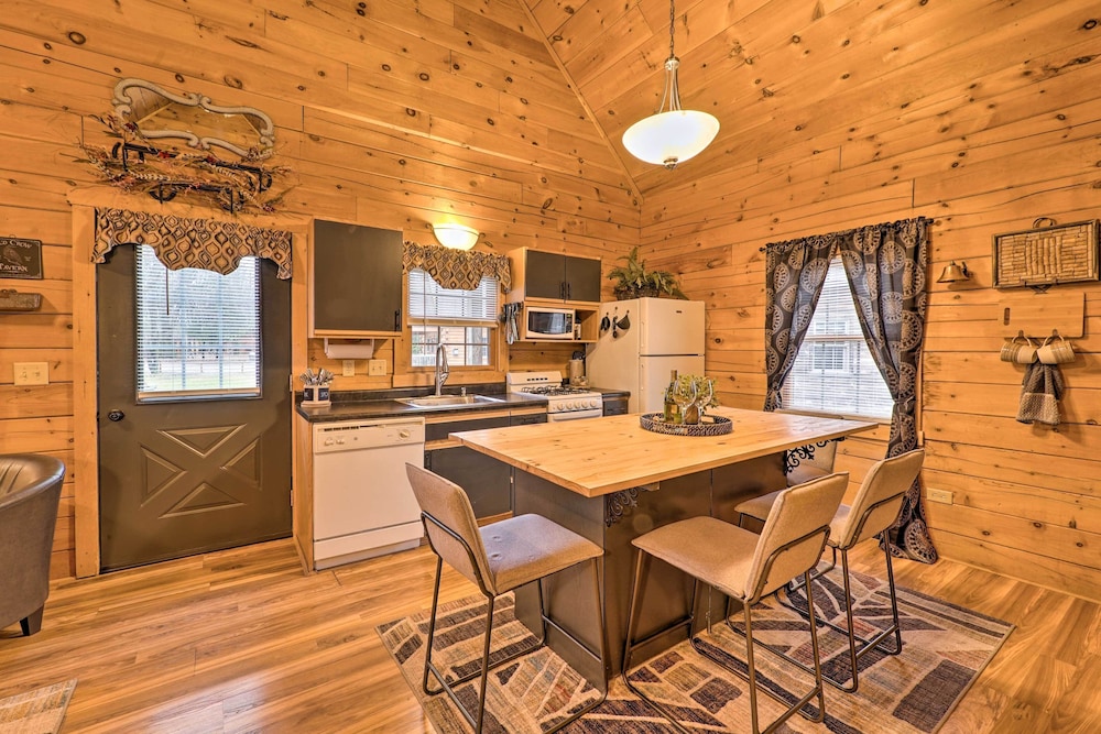 Charming Log Cabin at Double JJ Ranch Resort - photo 7