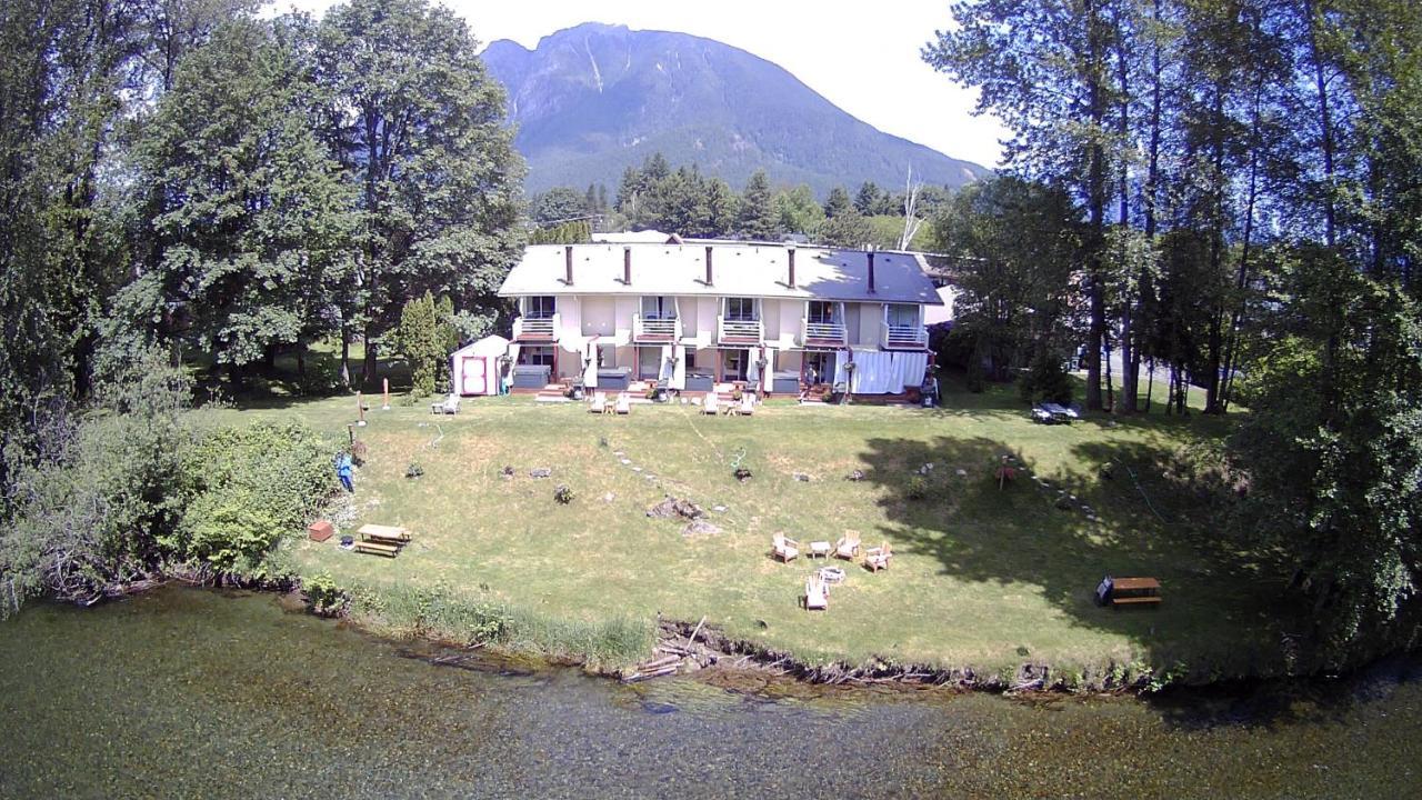 Moon River Suites #3 — North Bend — photo 4