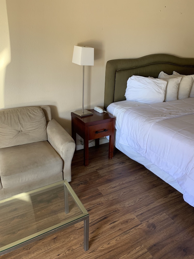 Smokey Point Motor Inn - photo 42