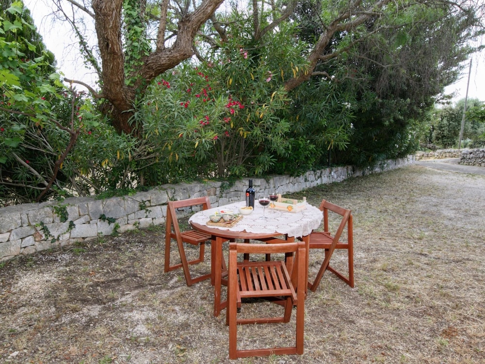 Typical Trullo with Conical Roof in Excellent Area near Sea — hotel in Cisternino