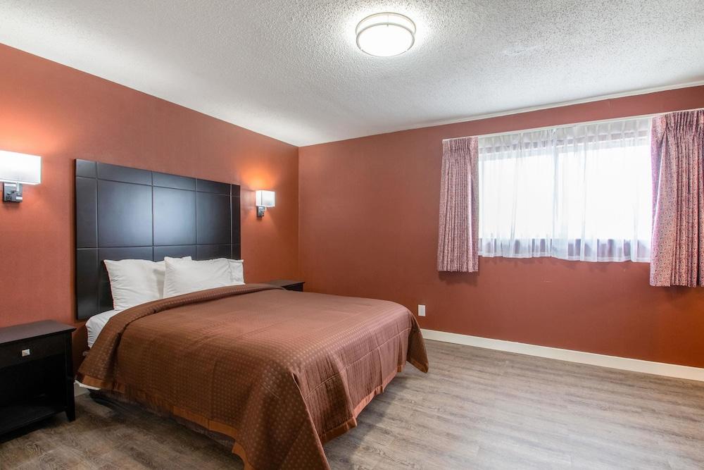 Econo Lodge Elko Downtown Area - photo 10