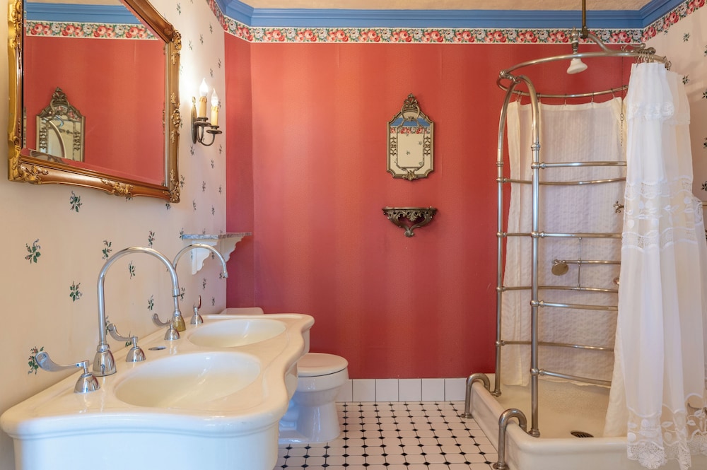 Martine Inn - photo 105