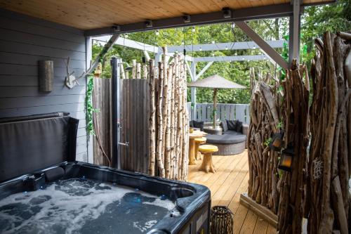 Chalet à l'aise met Wellness Durbuy — 4-Star Luxury Hotel in Durbuy, Belgium