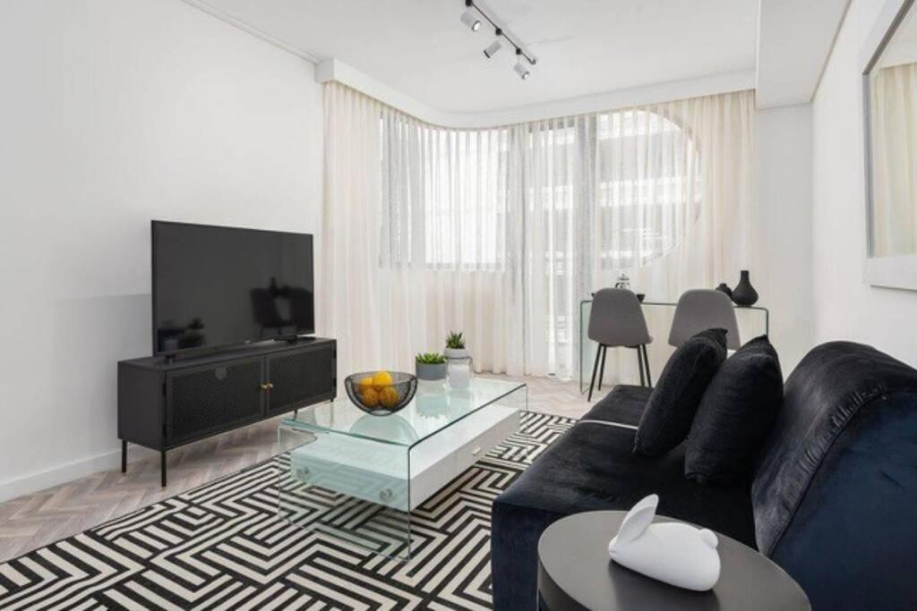 City Centre Studio with Patio