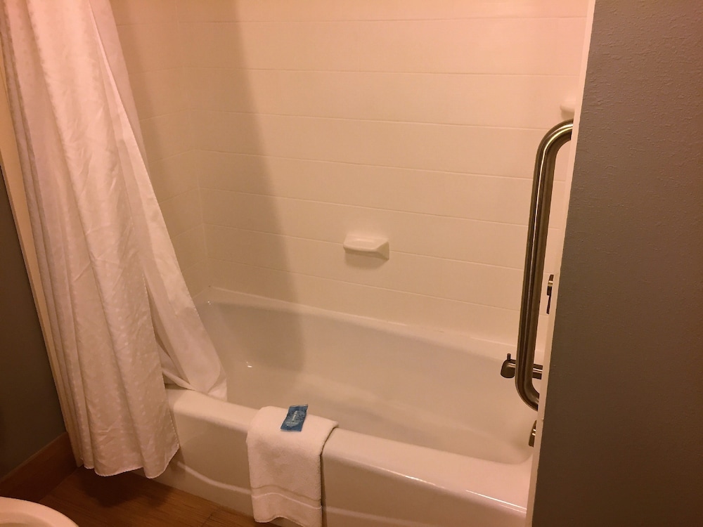 Holiday Inn Express & Suites Perry National Fairground Area #34 by IHG - photo 37