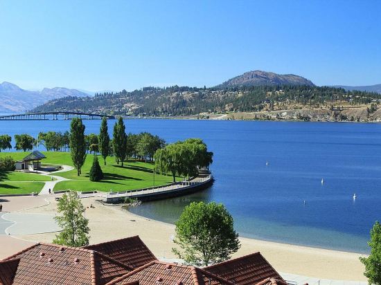 Sunset Waterfront Resort by Discover Kelowna Resort Accommodations in Kelowna, Canada