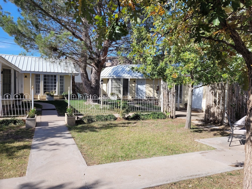 Butterfield Inn Main Street Cottages - photo 38