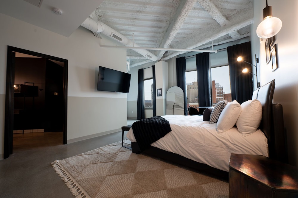 Arch and Cable Hotel - photo 18