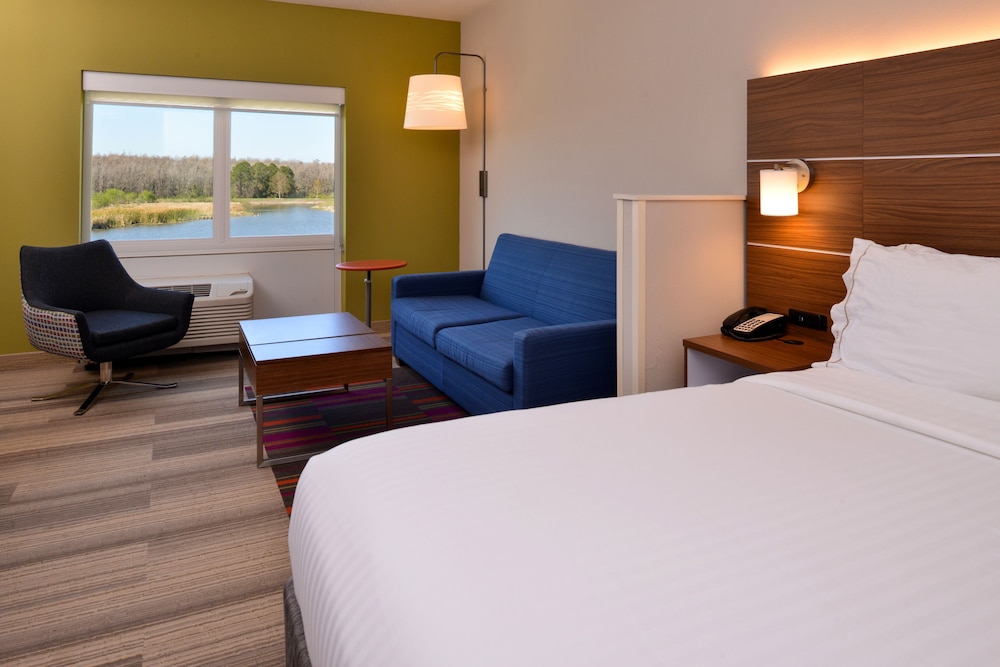 Holiday Inn Express & Suites Salem by IHG - photo 9
