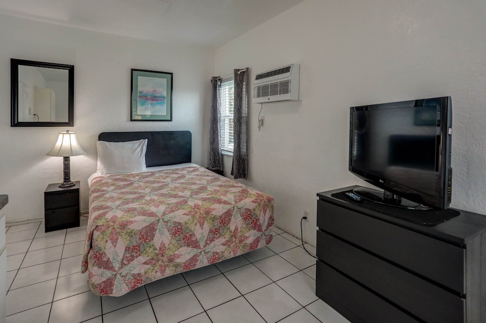 Richard's Motel - photo 26
