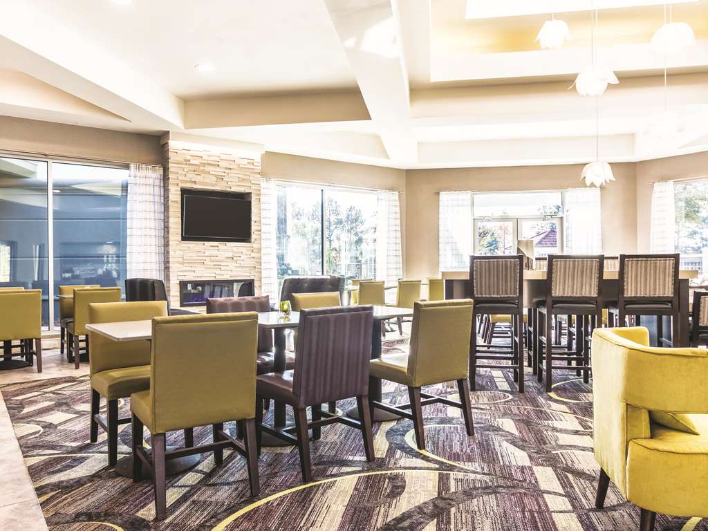 La Quinta Inn & Suites by Wyndham Shreveport Airport - photo 42