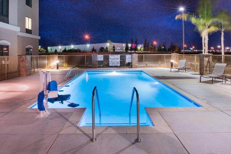 Holiday Inn Express & Suites Bakersfield Airport by IHG - photo 16