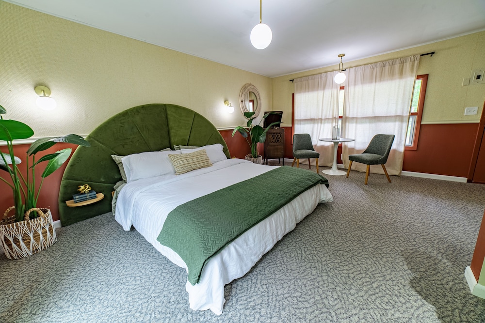 The Springs Motel - photo 9