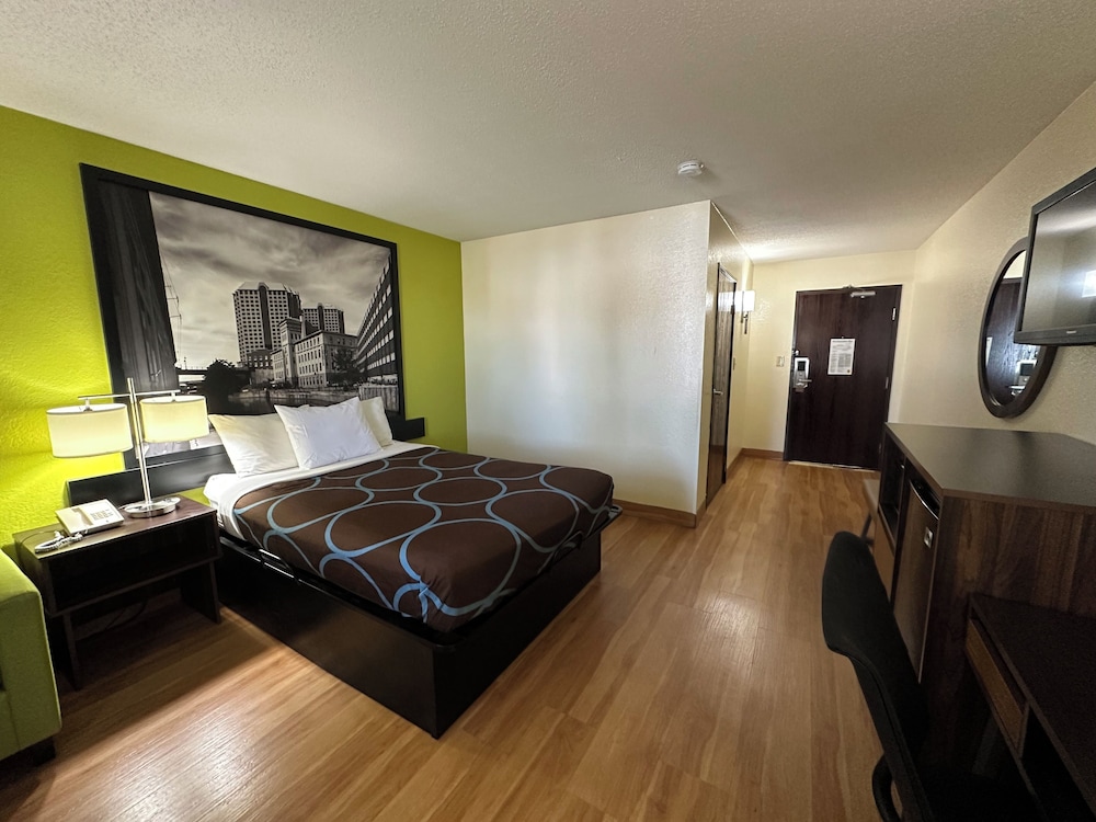 Super 8 by Wyndham Farmville - photo 2