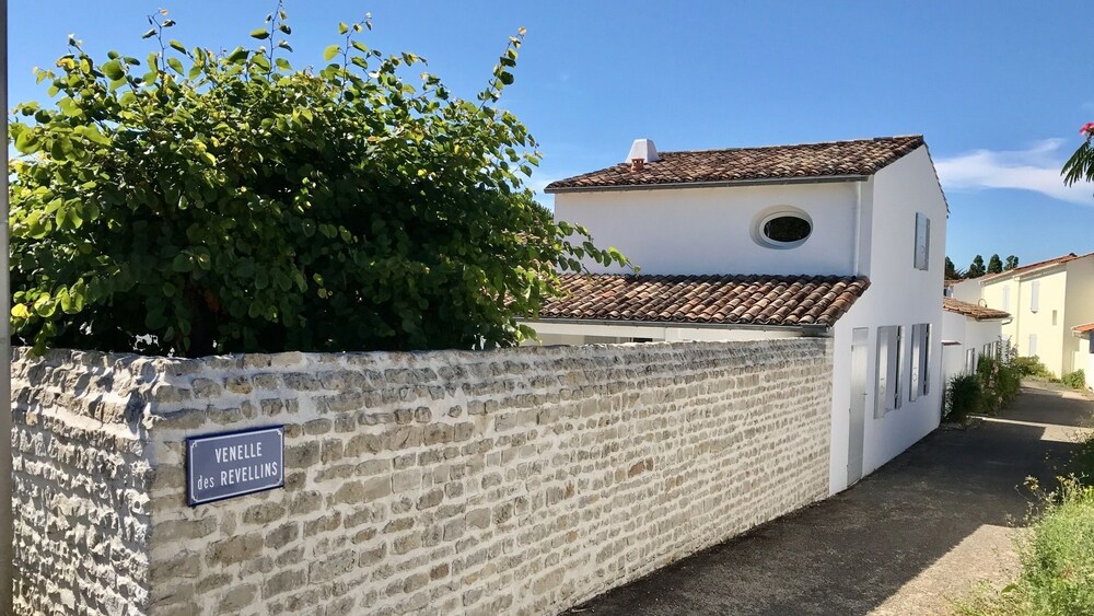 Le Clos des Flots — 4-Star Luxury Hotel in La Flotte, France