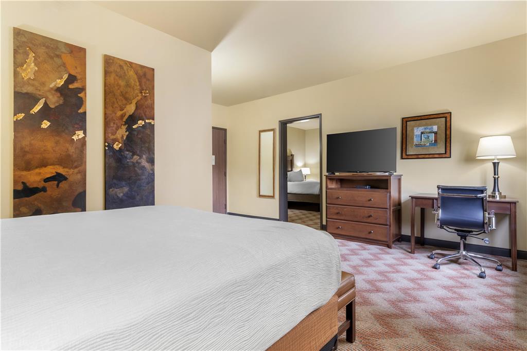 Best Western Plus Cimarron Hotel & Suites - photo 25