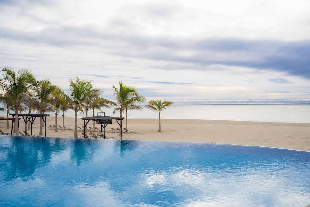 Infinity pool