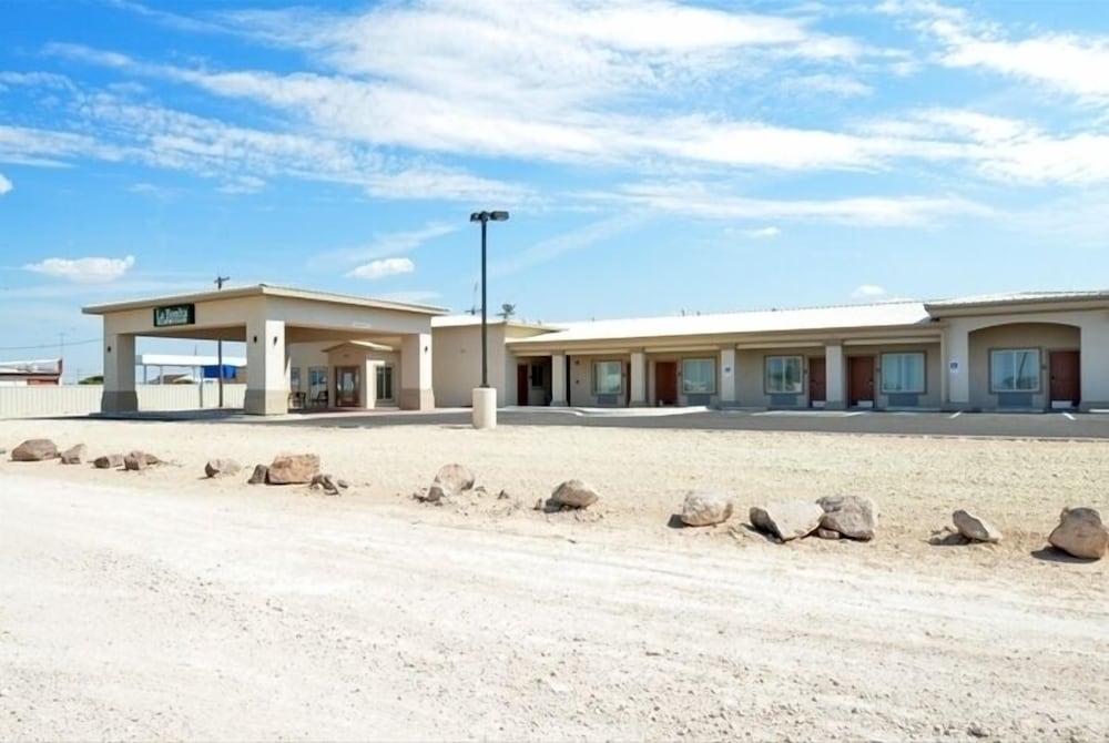 La Bonita Inn & Suites - photo 39