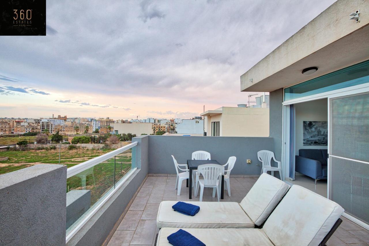 Beautiful 2BR Penthouse with large balcony BBQ by 360 Estates — 4-Star Luxury Hotel in Gzira, Malta