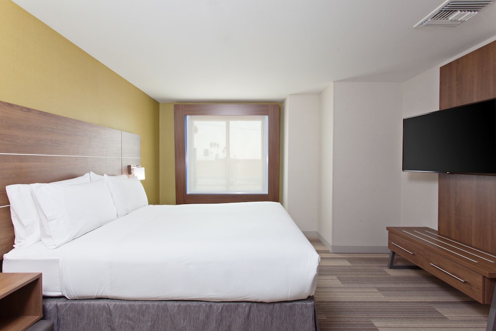 Holiday Inn Express & Suites Pasadena Los Angeles by IHG - photo 13