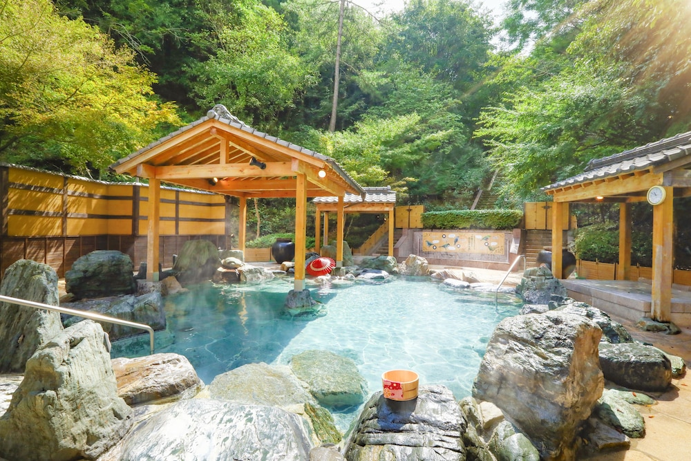 Ooedo Onsen Monogatari Hotel Reoma no Mori - carbon neutral hotel in Marugame