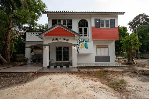 Mango Tree อ่าวมะขามป้อม in Unknown City, Thailand