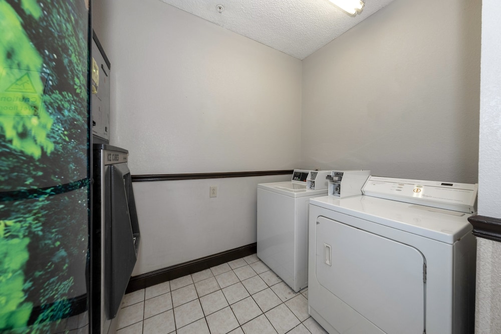 Red Roof Inn Atlanta Southeast Stockbridge - photo 41