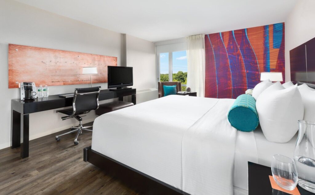 Hotel Indigo Boston Newton Riverside - photo 4