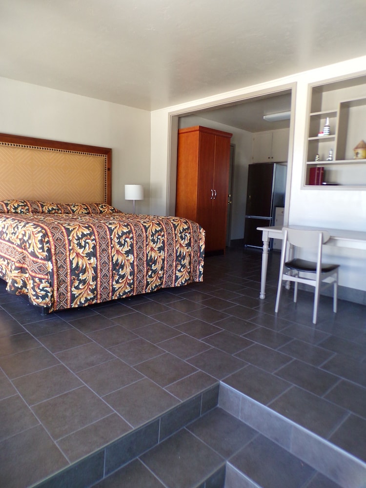 Cypress Tree Motel - photo 35