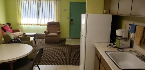 Westernaire Motel - photo 34