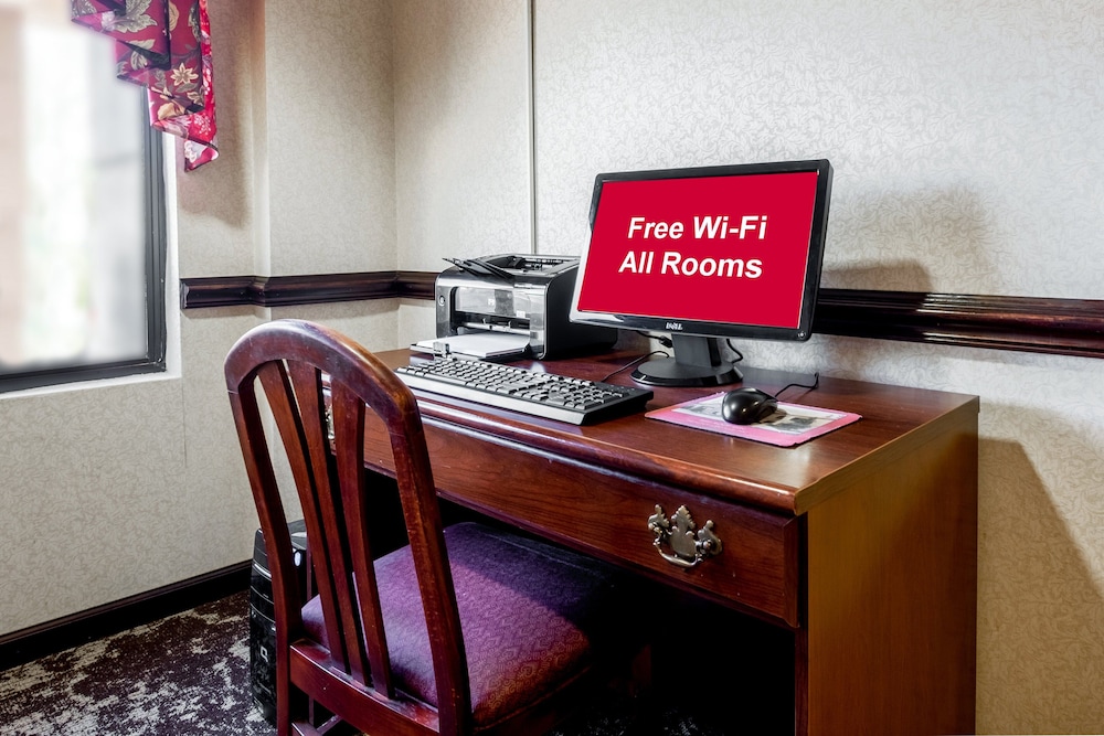 Red Roof Inn Hendersonville - photo 22