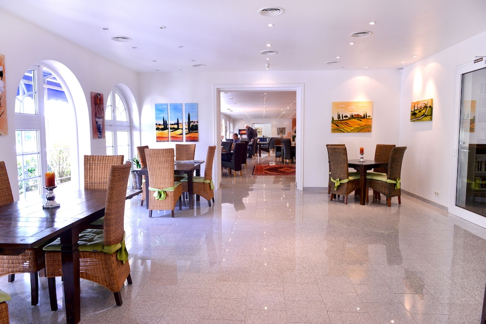 Alpha Hotel Garni — Dietzenbach — photo 3