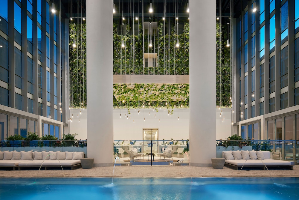 Sonder Essex On The Park in Chicago, United States