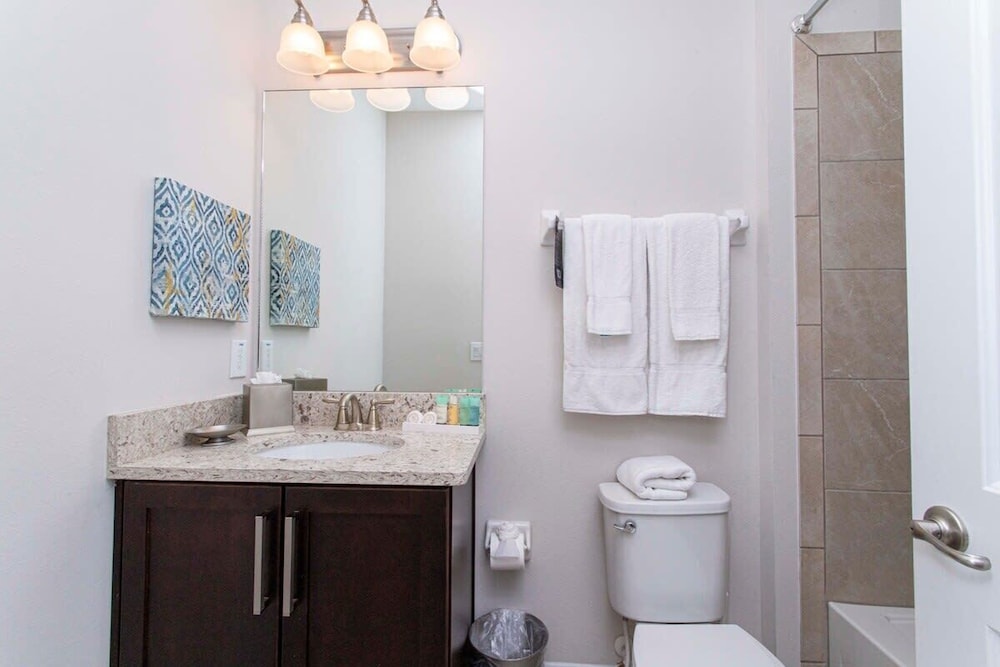 Luxurious 5Bd Single Family w Pool&Jacuzzi @Encore Resort 7432 - photo 33