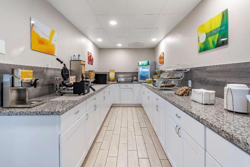 Quality Inn & Suites Evansville Downtown - photo 44