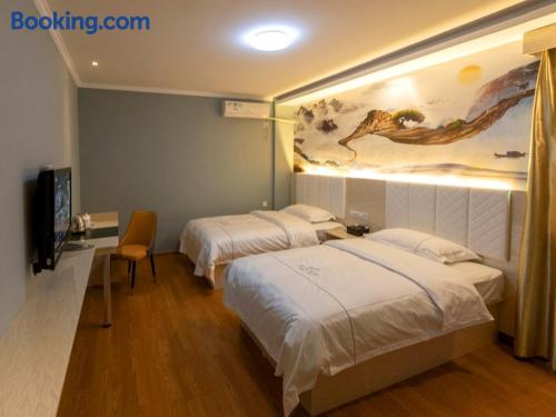 Shell Hotel Ma'anshan Hanshan County Huanfeng Bei Road City Center — hotel in Ma'anshan