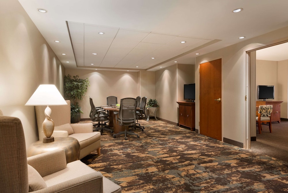Embassy Suites by Hilton Franklin Cool Springs - photo 15