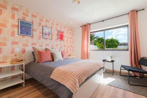 7Min to Uni Sé Velha AC Work Desk 300MBs WiFi Suite 1 — 4-Star Luxury Hotel in Coimbra, Portugal