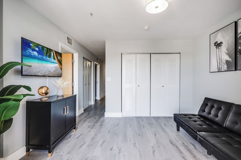 South River Suites - photo 37