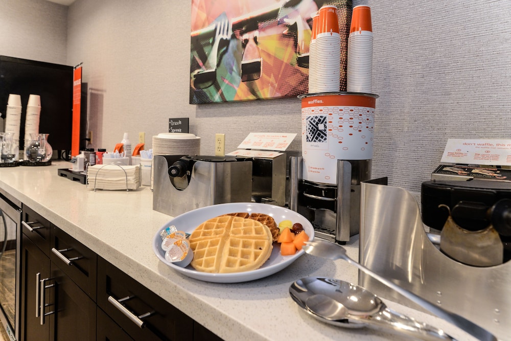 Hampton Inn & Suites Allen Park - photo 28