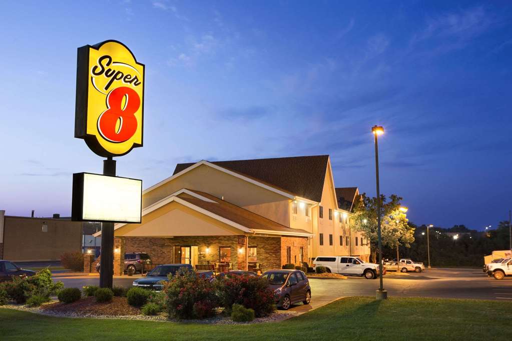 Super 8 by Wyndham Alton - photo 2