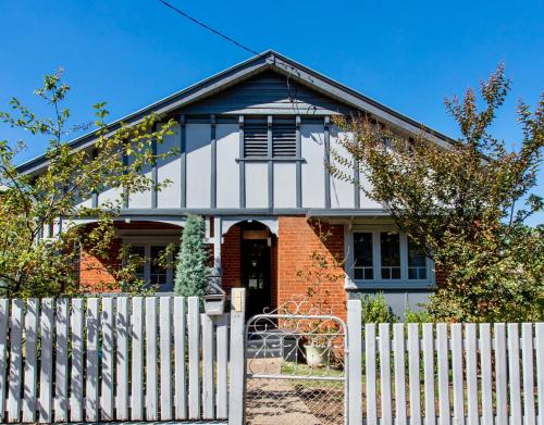 Fitzroy House Federation Charm Near Town Centre — 4-Star Luxury Hotel in Cowra, Australia