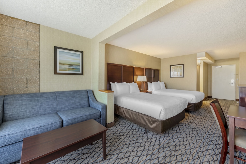 Clarion Hotel Anaheim Resort - photo 4