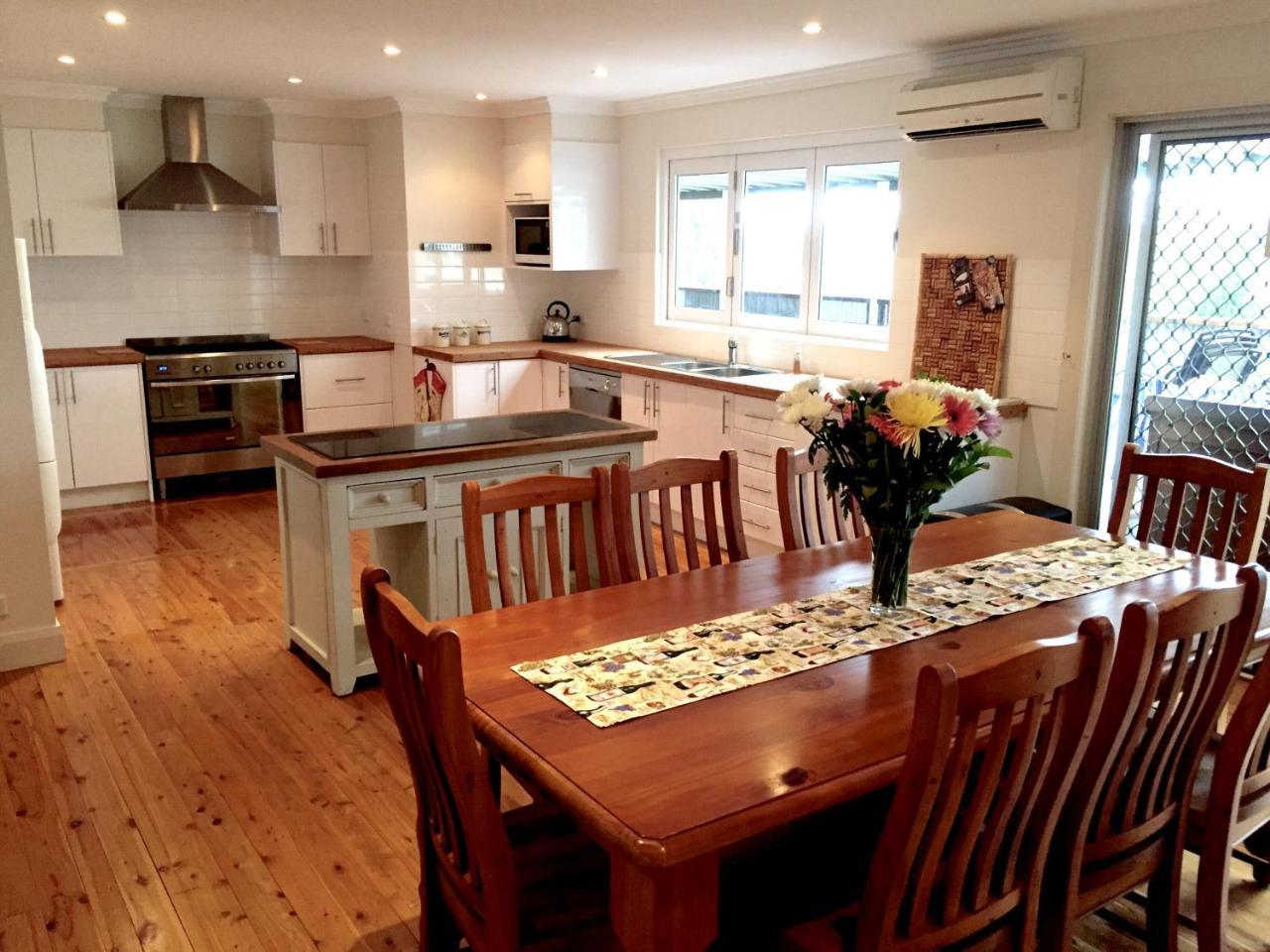 Molly’s on Mount View Walk to 3 Cellar Doors in Cessnock, Australia