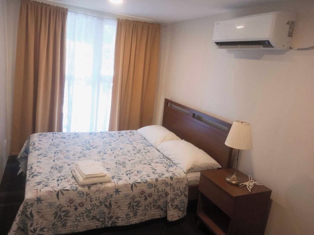 Krossroads Inn - carbon neutral hotel in Bagac