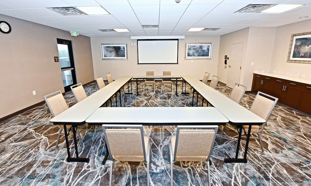 Hampton Inn Kirksville - photo 21