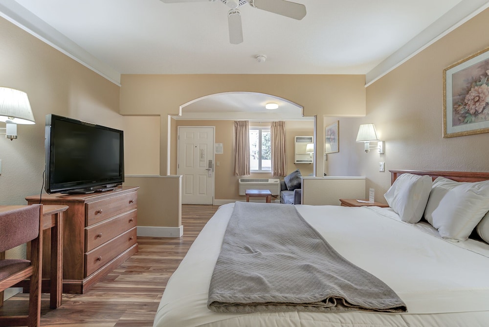 Shasta Pines Motel & Suites - photo 30