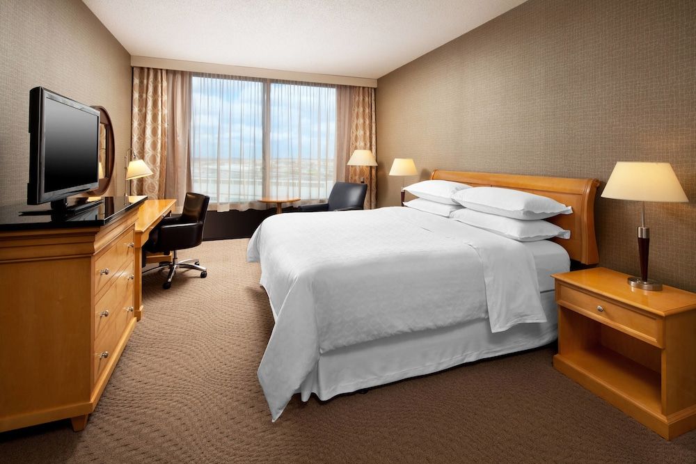 Sheraton Cleveland Airport Hotel - photo 2